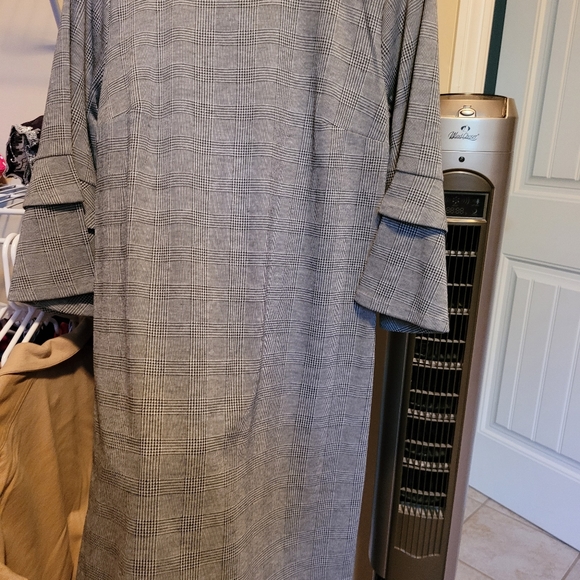 NWOT Designer Neiman Marcus Dress - Picture 4 of 4